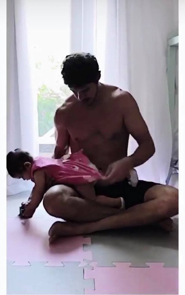 José Loreto brinca com a filha pequena José Loreto brinca com a filha pequena