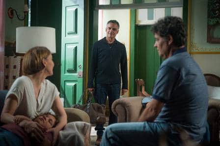 Ana flagrada por Flávio com os filhos de Américo em Espelho da Vida (Foto: Raquel Cunha/ Globo/ Divulgação) Ana flagrada por Flávio com os filhos de Américo em Espelho da Vida (Foto: Raquel Cunha/ Globo/ Divulgação)