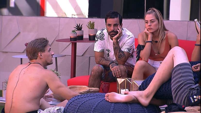 Brothers durante conversa no BBB19 (Foto: Reprodução/Globo) Brothers durante conversa no BBB19 (Foto: Reprodução/Globo)