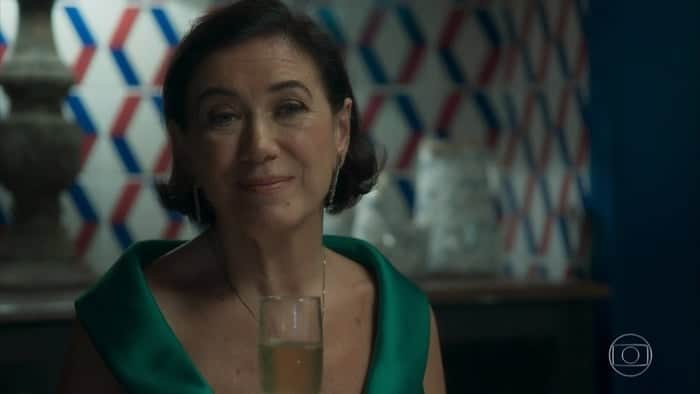 Valentina (Lília Cabral) em cena de O Sétimo Guardião (Foto: Reprodução/Globo) Valentina (Lília Cabral) em cena de O Sétimo Guardião (Foto: Reprodução/Globo)