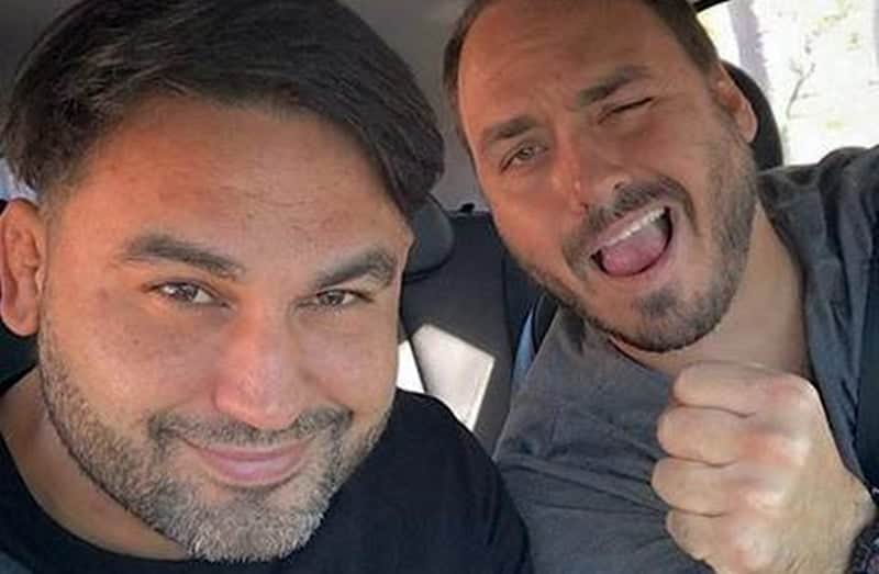 Carlos Bolsonaro e o primo Leo, cupido do seu namoro com a moça (Foto: Reprodução) Carlos Bolsonaro e o primo Leo, cupido do seu namoro com a moça (Foto: Reprodução)