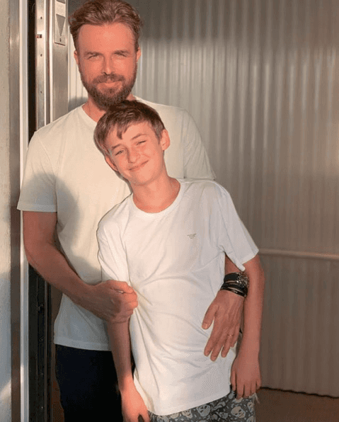 Noah reis com seu pai, Cássio Reis (Foto: Reprodução) Noah reis com seu pai, Cássio Reis (Foto: Reprodução)