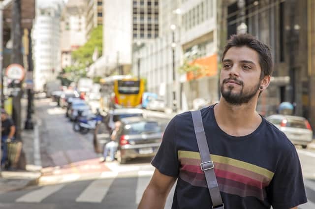 Bruno (Rodrigo Simas) em Órfãos da Terra (Foto: Globo/Paulo Belote) Bruno (Rodrigo Simas) em Órfãos da Terra (Foto: Globo/Paulo Belote)
