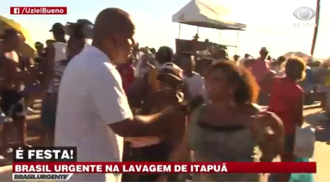 Repórter da Band sofre assédio ao vivo (Foto: Reprodução) Repórter da Band sofre assédio ao vivo (Foto: Reprodução)