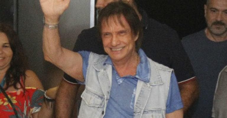 Chay Suede, Erasmo Carlos e Roberto Carlos vão a estreia "Minha fama de mau" e famosos dividem até pipoca