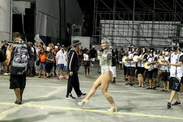 Sabrina Sato arrasa em ensaio da Gaviões da Fiel (Marcelo Sá Barreto/Brazil News) Sabrina Sato arrasa em ensaio da Gaviões da Fiel (Marcelo Sá Barreto/Brazil News)
