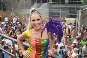 Regina Volpato marcou presença em bloco de rua do Carnaval de São Paulo (Foto: Reprodução) Regina Volpato marcou presença em bloco de rua do Carnaval de São Paulo (Foto: Reprodução)