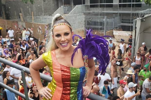 Regina Volpato marcou presença em bloco de rua do Carnaval de São Paulo (Foto: Reprodução) Regina Volpato marcou presença em bloco de rua do Carnaval de São Paulo (Foto: Reprodução)