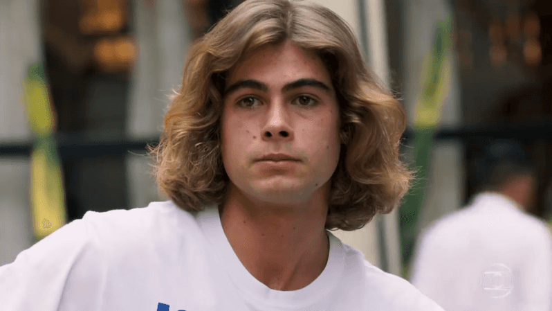 João (Rafael Vitti) em cena de Verão 90 (Foto: Reprodução/Globo) João (Rafael Vitti) em cena de Verão 90 (Foto: Reprodução/Globo)