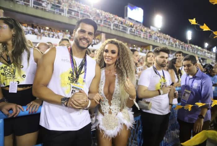Nicole Bahls e Marcelo Bimbi brigaram feio na Sapucaí (Foto: AgNews) Nicole Bahls e Marcelo Bimbi brigaram feio na Sapucaí (Foto: AgNews)
