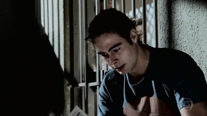 João (Rafael Vitti) em cena de Verão 90 (Foto: Reprodução/Globo) João (Rafael Vitti) em cena de Verão 90 (Foto: Reprodução/Globo)