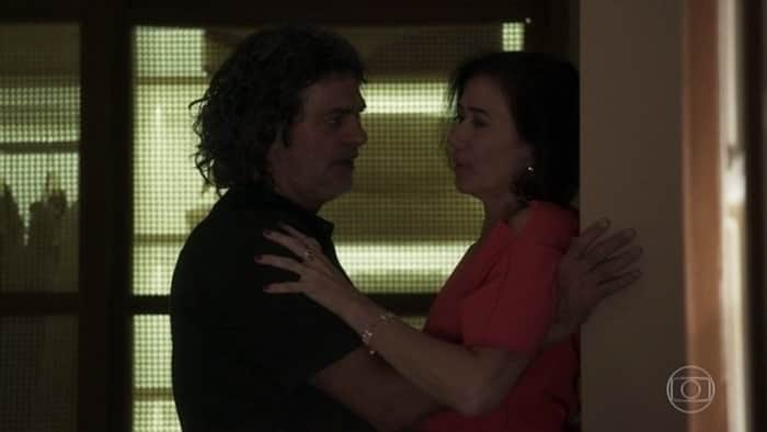 Valentina (Lília Cabral) e Murilo (Eduardo Moscovis) em cena de O Sétimo Guardião (Foto: Reprodução/Globo) Valentina (Lília Cabral) e Murilo (Eduardo Moscovis) em cena de O Sétimo Guardião (Foto: Reprodução/Globo)