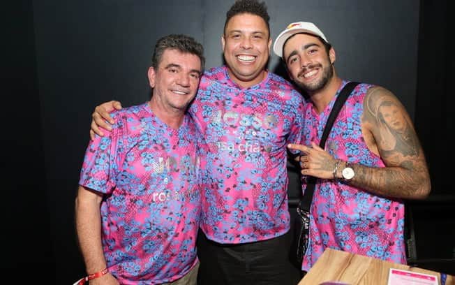 Ronaldo entre o presidente do Corinthias Andrés Sanchez e Pedro Scooby, marido de Luana Piovani (Foto: Reginaldo Teixeira / CS Eventos) Ronaldo entre o presidente do Corinthias Andrés Sanchez e Pedro Scooby, marido de Luana Piovani (Foto: Reginaldo Teixeira / CS Eventos)