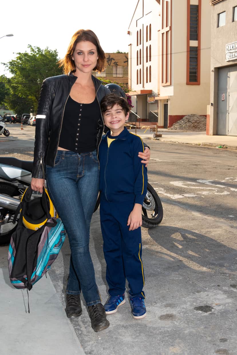 Chris Ubach e Enzo Barone estão são mãe e filho em A Garota da Moto Chris Ubach e Enzo Barone estão são mãe e filho em A Garota da Moto