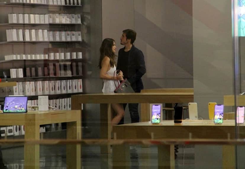 Nicolas Prattes e Juliana Paiva no shopping Village Mall Barra da Tijuca. (Foto: AgNews J.Humberto/AgNews- Fotografo) Nicolas Prattes e Juliana Paiva no shopping Village Mall Barra da Tijuca. (Foto: AgNews J.Humberto/AgNews- Fotografo)