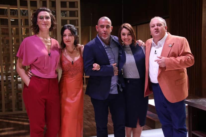 Catia Fonseca ofereceu barata para os jurados do MasterChef na Band! Catia Fonseca ofereceu barata para os jurados do MasterChef na Band!