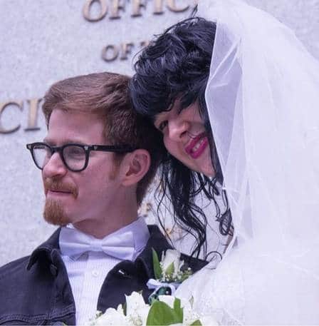 Filha de Lídia Brondi festeja casamento com artista plástico americano Foto: Reprodução/Instagram Filha de Lídia Brondi festeja casamento com artista plástico americano Foto: Reprodução/Instagram