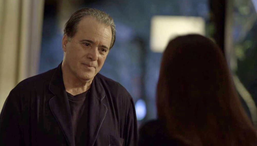 Olavo em cena da novela das 21h, O Sétimo Guardião (Foto: Reprodução) Olavo em cena da novela das 21h, O Sétimo Guardião (Foto: Reprodução)
