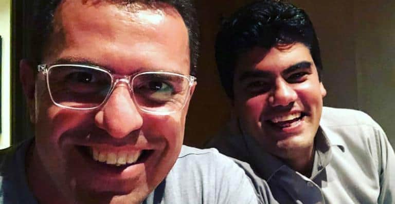 André Azeredo era da Globo e assinou contrato com a Record. Agora ele vai concorrente com Rodrigo Bocardi! André Azeredo era da Globo e assinou contrato com a Record. Agora ele vai concorrente com Rodrigo Bocardi!