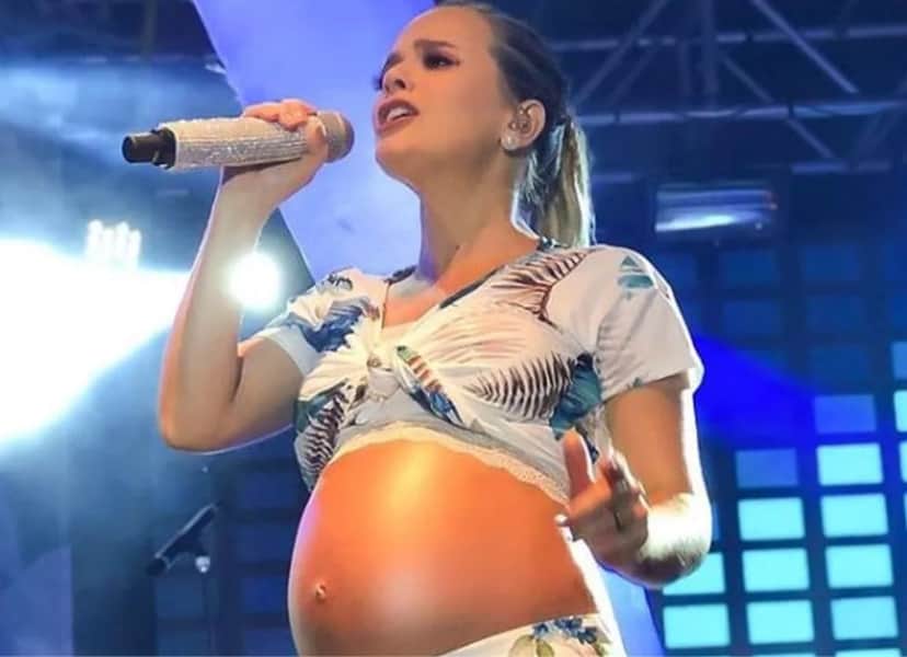 A cantora Thaeme está esperando uma filha (Foto: Reprodução) A cantora Thaeme está esperando uma filha (Foto: Reprodução)