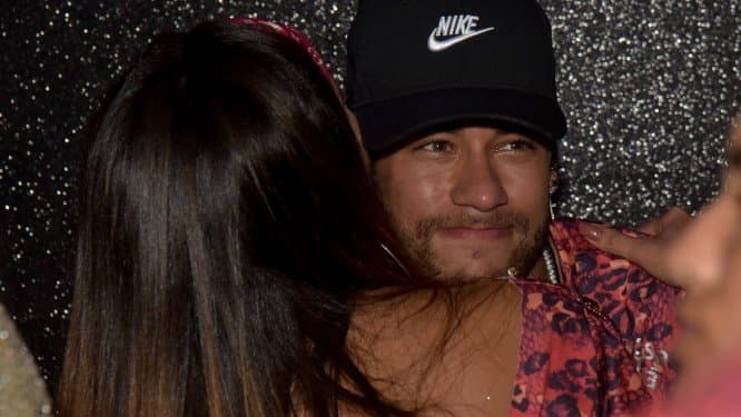 Neymar e Anitta abraçadinhos (Foto: Thiago Ribeiro / Agência O Globo) Neymar e Anitta abraçadinhos (Foto: Thiago Ribeiro / Agência O Globo)
