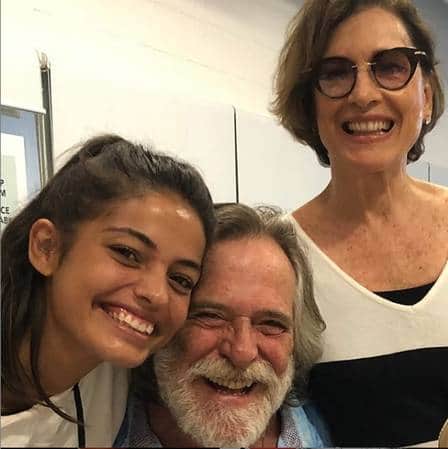 José de Abreu, Cynthia e Natália nos bastidores de A Dona do Pedaço (Foto: Reprodução) José de Abreu, Cynthia e Natália nos bastidores de A Dona do Pedaço (Foto: Reprodução)