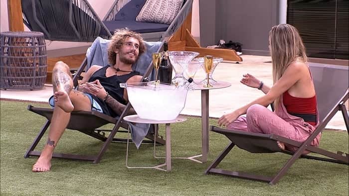 Alan e Paula durante conversa no BBB19 (Foto: Reprodução/Globo) Alan e Paula durante conversa no BBB19 (Foto: Reprodução/Globo)