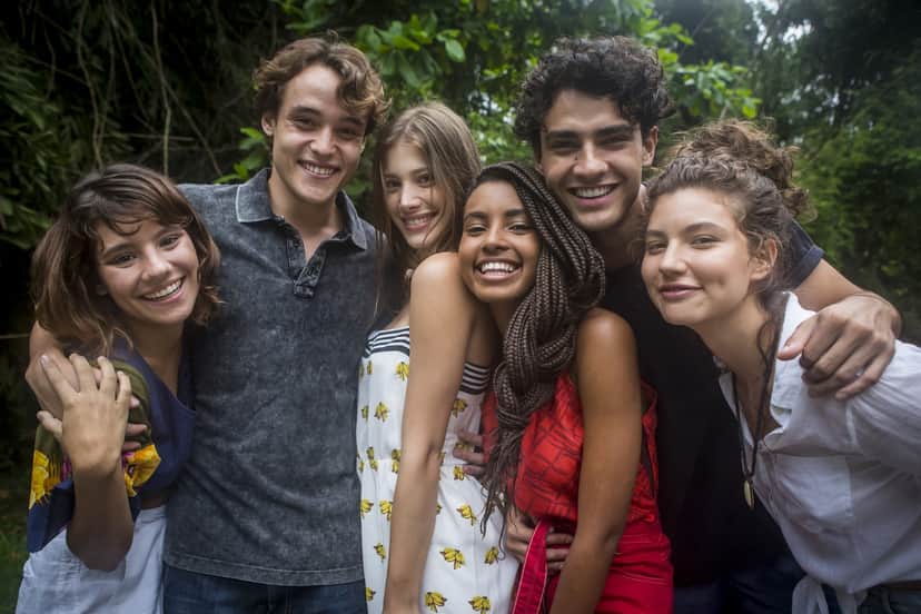 Dora de Assis (Raíssa), Danilo Maia (Thiago), Caroline Dallarosa (Anjinha), Gabz (Jaqueline), Pedro Alves (Guga) e Alanis Guillen (Rita) são os protagonistas de Malhação Toda Forma de Amar Dora de Assis (Raíssa), Danilo Maia (Thiago), Caroline Dallarosa (Anjinha), Gabz (Jaqueline), Pedro Alves (Guga) e Alanis Guillen (Rita) são os protagonistas de Malhação Toda Forma de Amar