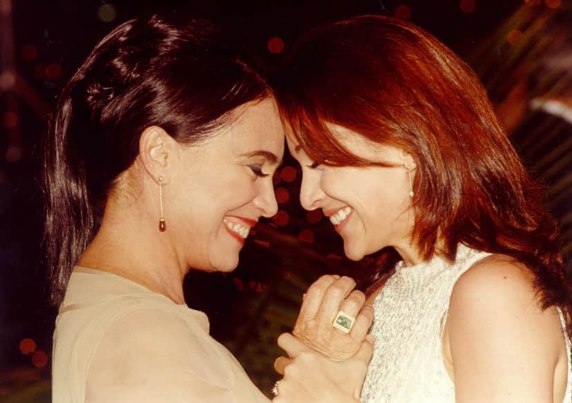 Helena (Regina Duarte) e Maria Eduarda (Gabriela Duarte) foram mãe e filhas na novela Por Amor Helena (Regina Duarte) e Maria Eduarda (Gabriela Duarte) foram mãe e filhas na novela Por Amor