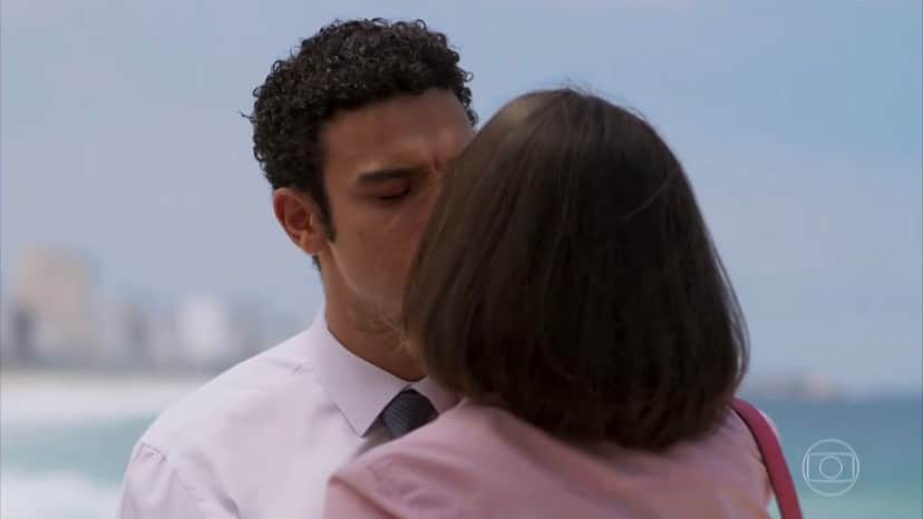 Larissa e Diego se beijam em Verão 90 Larissa e Diego se beijam em Verão 90