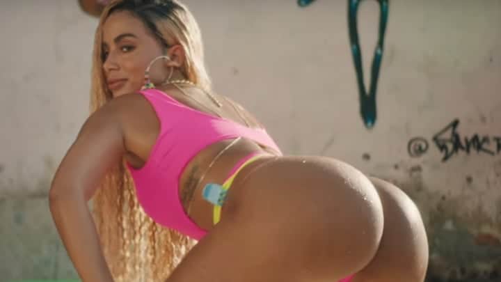 Anitta é pioneira na bissexualidade no Brasil (Foto: Reprodução) Anitta é pioneira na bissexualidade no Brasil (Foto: Reprodução)