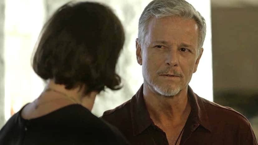 Valentina e Sampaio em cena da novela O Sétimo Guardião, da Globo (Foto: Reprodução/Globo) Valentina e Sampaio em cena da novela O Sétimo Guardião, da Globo (Foto: Reprodução/Globo)