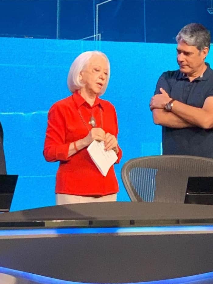 Fernanda Montenegro, que estará em A Dona do Pedaço da Globo, foi flagrada no Jornal Nacional ao lado de William Bonner e Renata Vasconcellos Fernanda Montenegro, que estará em A Dona do Pedaço da Globo, foi flagrada no Jornal Nacional ao lado de William Bonner e Renata Vasconcellos