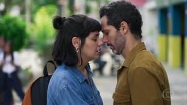 Sara e Ali em Órfãos da Terra (Foto: Reprodução/ Globo) Sara e Ali em Órfãos da Terra (Foto: Reprodução/ Globo)
