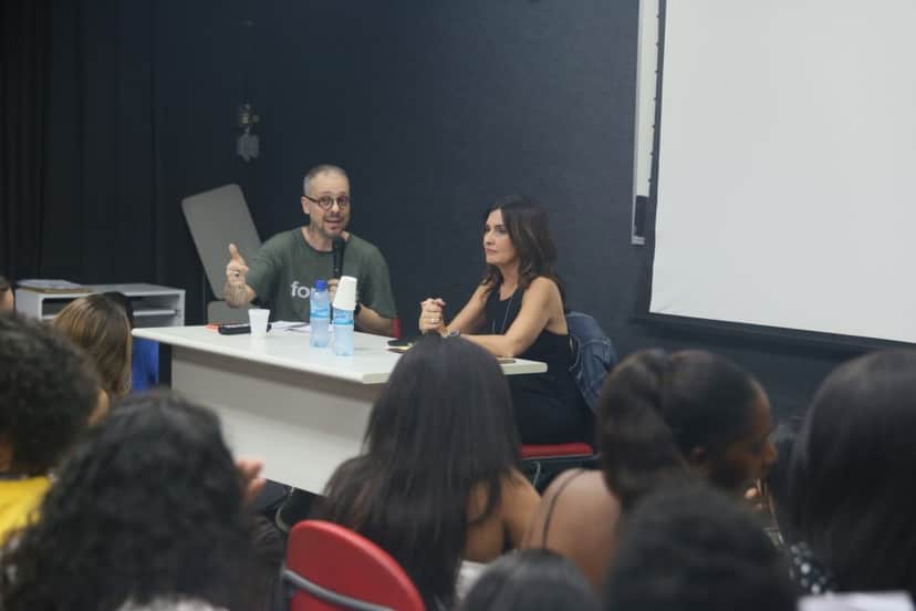Fátima Bernardes faz palestra "encontro marcado com Fátima" na universidade Puc na Gávea no rio de janeiro para estudantes de jornalismo (Foto Agnews) Fátima Bernardes faz palestra "encontro marcado com Fátima" na universidade Puc na Gávea no rio de janeiro para estudantes de jornalismo (Foto Agnews)