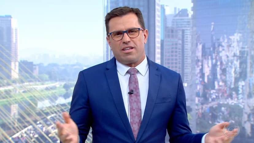O jornalista da Globo, Rodrigo Bocardi, do Bom Dia São Paulo se irritou com telespectador ao vivo (Foto: Reprodução) O jornalista da Globo, Rodrigo Bocardi, do Bom Dia São Paulo se irritou com telespectador ao vivo (Foto: Reprodução)