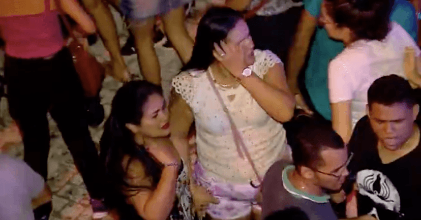 Marília Mendonça abandona show após sofrer atentado; público foge as pressas e imagens chocantes são divulgadas Foto: Reprodução Marília Mendonça abandona show após sofrer atentado; público foge as pressas e imagens chocantes são divulgadas Foto: Reprodução