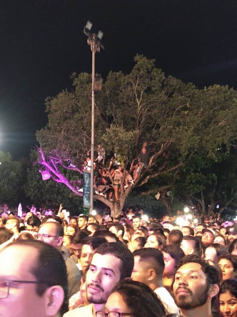 Marília Mendonça abandona show após sofrer atentado; público foge as pressas e imagens chocantes são divulgadas Foto: Reprodução Marília Mendonça abandona show após sofrer atentado; público foge as pressas e imagens chocantes são divulgadas Foto: Reprodução