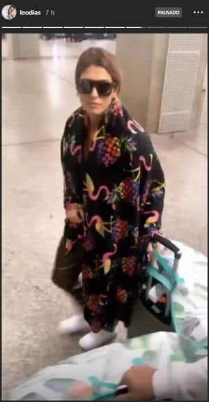 Lívia Andrade é flagrada por Leo Dias em aeroporto retornando do casamento de Carlinhos Maia (Foto: Reprodução/Instagram) Lívia Andrade é flagrada por Leo Dias em aeroporto retornando do casamento de Carlinhos Maia (Foto: Reprodução/Instagram)