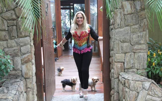 Susana Vieira brigou com vizinho por causa da mansão (Foto: AgNews) Susana Vieira brigou com vizinho por causa da mansão (Foto: AgNews)