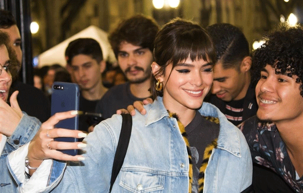 Em show de Priscila Alcântara, atriz Global atende fãs n Virada Cultural de São Paulo (Foto: Patrícia Devoraes/Guilherme Mendes / AgNews) Em show de Priscila Alcântara, atriz Global atende fãs n Virada Cultural de São Paulo (Foto: Patrícia Devoraes/Guilherme Mendes / AgNews)