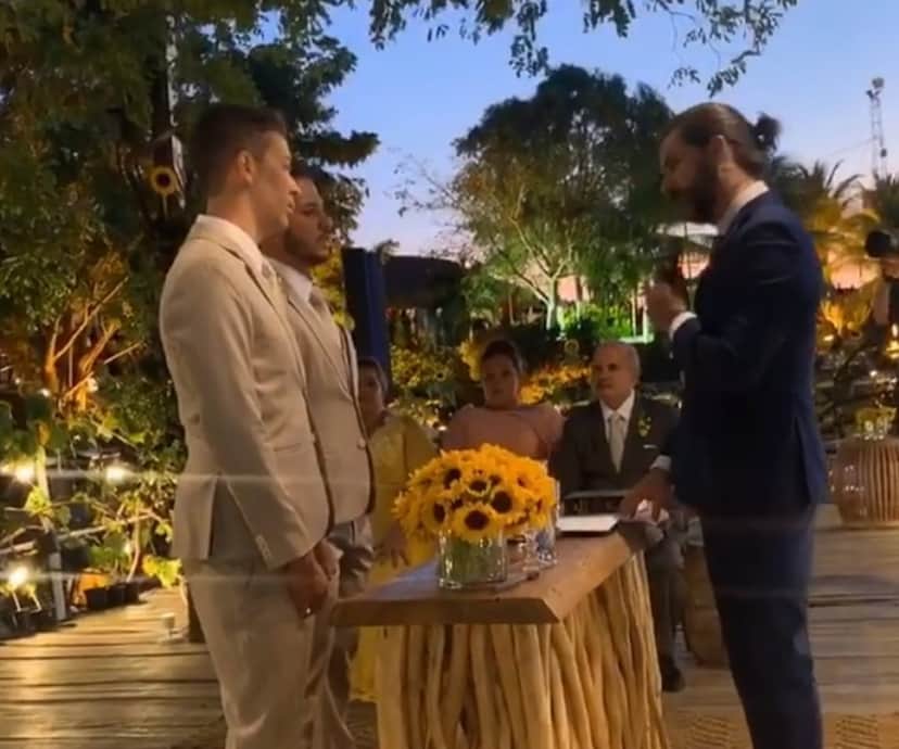 O casamento de Carlinhos Maia e Lucas Guimarães foi acompanhado por quase 1 milhão de pessoas no Instagram.(Foto: Reprodução/Instagram) O casamento de Carlinhos Maia e Lucas Guimarães foi acompanhado por quase 1 milhão de pessoas no Instagram.(Foto: Reprodução/Instagram)
