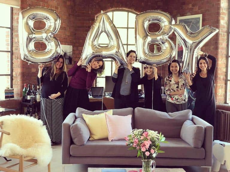 Cecília Malan ganhou uma surpresa preparada por um grupo de amigas. Foto: Instagram/Reprodução Cecília Malan ganhou uma surpresa preparada por um grupo de amigas. Foto: Instagram/Reprodução