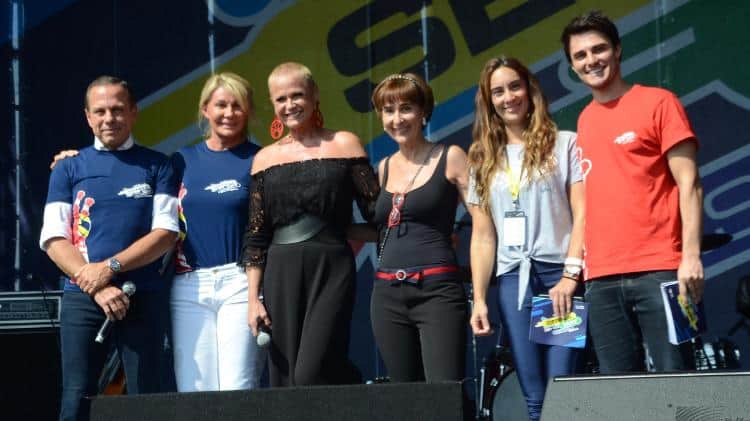 João Doria, Bia Doria, Xuxa Meneghel, Viviane Senna, Bianca Senna e Hugo Bonemer, que interpretou Ayrton Senna em um musical, participam de evento em homenagem ao piloto (Foto: Divulgação) João Doria, Bia Doria, Xuxa Meneghel, Viviane Senna, Bianca Senna e Hugo Bonemer, que interpretou Ayrton Senna em um musical, participam de evento em homenagem ao piloto (Foto: Divulgação)