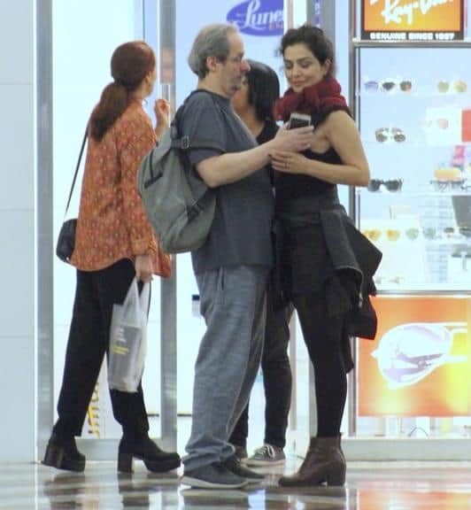 Letícia Sabatella da Globo foi flagrada dando um beijo na boca de Daniel Dantas em um shopping no Rio (Foto AgNews) Letícia Sabatella da Globo foi flagrada dando um beijo na boca de Daniel Dantas em um shopping no Rio (Foto AgNews)