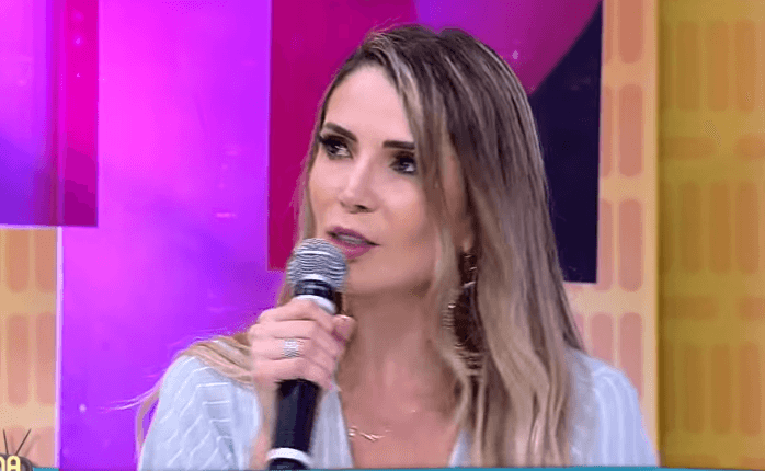 Namorada de Danilo Gentili, Carla Cristal (Foto: Reprodução/ RedeTV!) Namorada de Danilo Gentili, Carla Cristal (Foto: Reprodução/ RedeTV!)