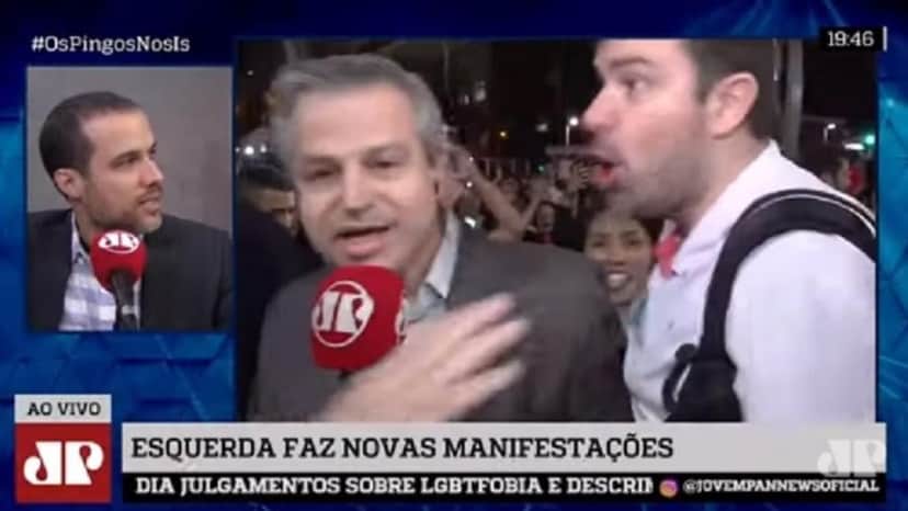 Marcelo Mattos, repórter da Jovem Pan é atacado por manifestantes (Foto: Reprodução) Marcelo Mattos, repórter da Jovem Pan é atacado por manifestantes (Foto: Reprodução)