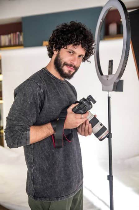 Rainer Cadete é o fotógrafo Téo em A Dona do Pedaço (Foto: João Miguel Junior/ Globo/ Divulgação) Rainer Cadete é o fotógrafo Téo em A Dona do Pedaço (Foto: João Miguel Junior/ Globo/ Divulgação)