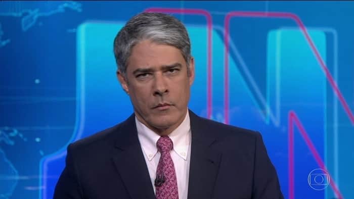 William Bonner na bancada do Jornal Nacional (Foto: Divulgação) William Bonner na bancada do Jornal Nacional (Foto: Divulgação)