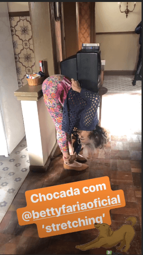 A atriz da Globo, que está na novela A Dona do Pedaço, Betty Faria foi flagrada fazendo movimentos inusitados (Foto Reprodução/Instagram) A atriz da Globo, que está na novela A Dona do Pedaço, Betty Faria foi flagrada fazendo movimentos inusitados (Foto Reprodução/Instagram)